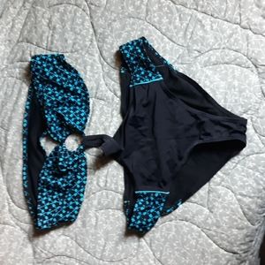 NO BOUNDARIES BATHING SUIT GUITARS SOZE XL 15/17 NICE!